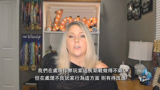 孙颖莎现身深圳为校地杯冠军队伍颁奖展现强大气场